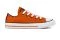 Converse. La classica sneaker Chuck '70  in versione orange e dettagli neri a contrasto e soletta interna ammortizzata.