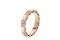 Bulgari. Design ipnotico e accattivante per l’anello “Serpenti Viper” a fascia, in oro rosa con madreperla e pavé di diamanti.