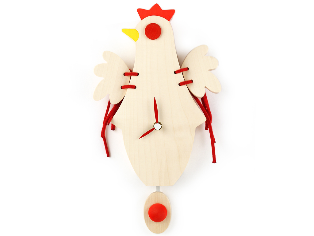 La gallinella con l'uovo pendolo non vola ma ti illude e forse ti ricorda di comperare le uova. Orologio decorativo da parete, per tutti gli ambienti.
In legno massello di acero bianco con accessori e crestina in rosso e giallo.
