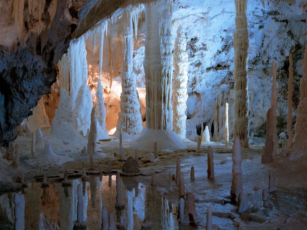 Grotte di Frasassi a Genga (copyright foto: Consorzio Frasassi)