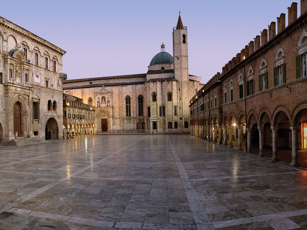 Piazza del Popolo. Ascoli Piceno (copyright foto: Renato Gatta)