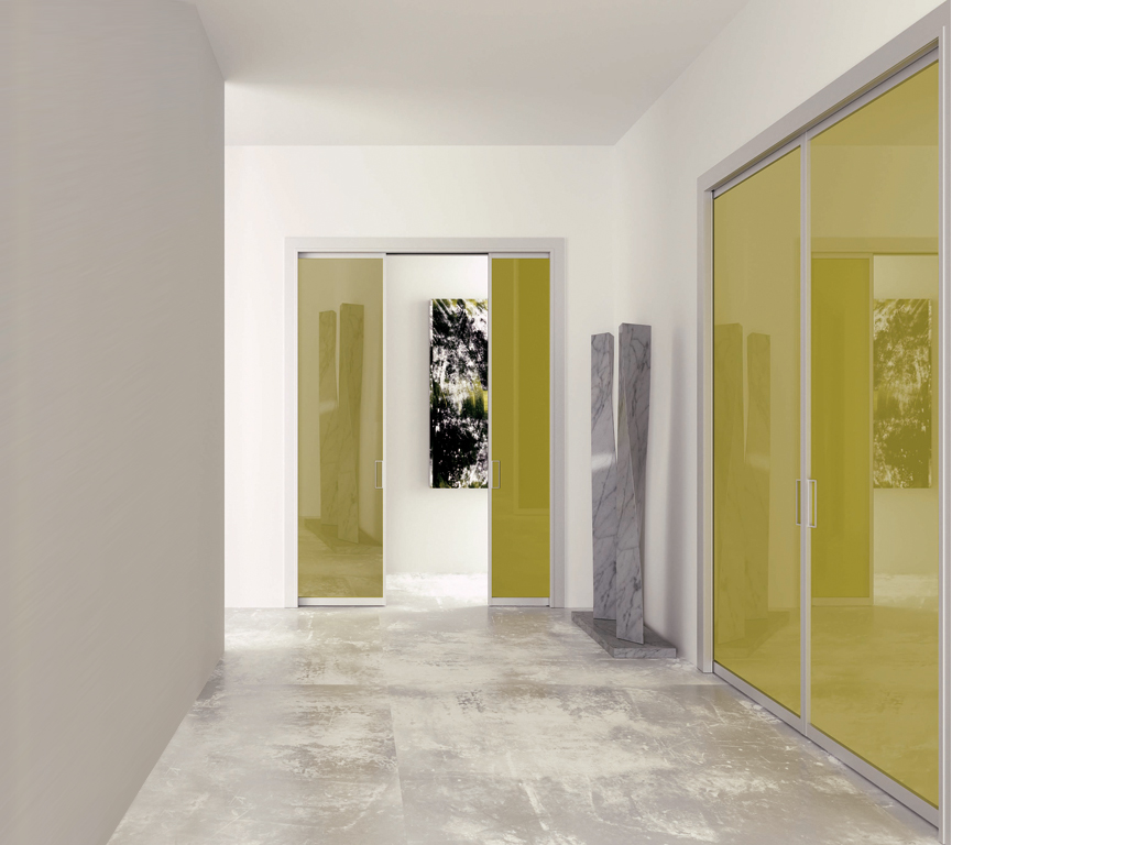 BIhome by Bertolotto. Sistema scorrevole interno muro Inside Unik. Modello Free con vetro laccato lucido verde e telaio argento.