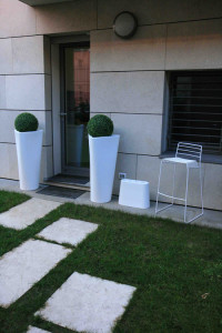 B-Line. Vasi Eve, design Busetti, Garuti e Redaelli presso Experience Design Bed & Show, via Voghera a Milano