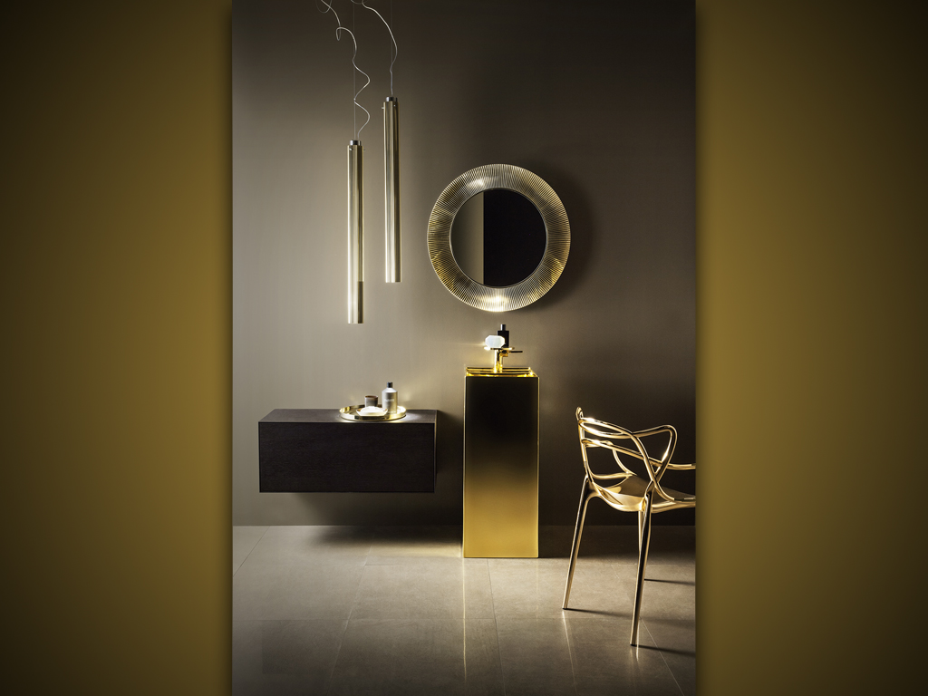 Al piano inferiore dello show room Kartell by Laufen a Milano, una delle sette ambientazioni di sala da bagno