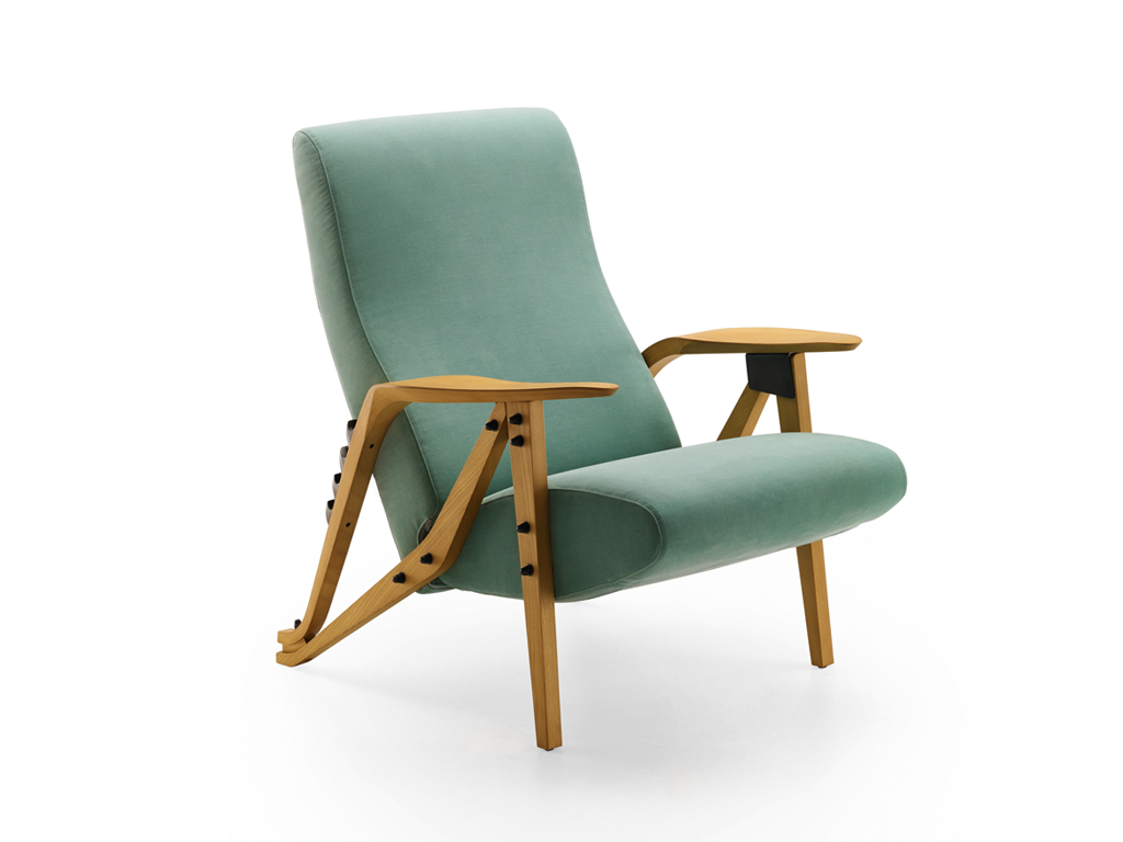 Zanotta. Poltrona Gilda - Omaggio a Carlo Mollino (1954). Struttura in frassino tinto rovere. Ferramenta in ottone bronzato. Seduta regolabile su quattro posizioni. Imbottitura in poliuretano/fibra poliestere termolegata con molleggio su spirali d'acciaio. Rivestimento sfilabile in stoffa o pelle.