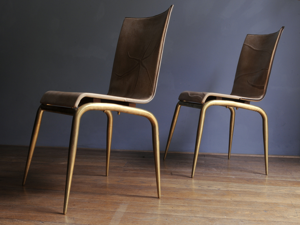 Quadricorn Chair by NB Milano. Seduta in pelle pieno fiore. Piedi in ottone.