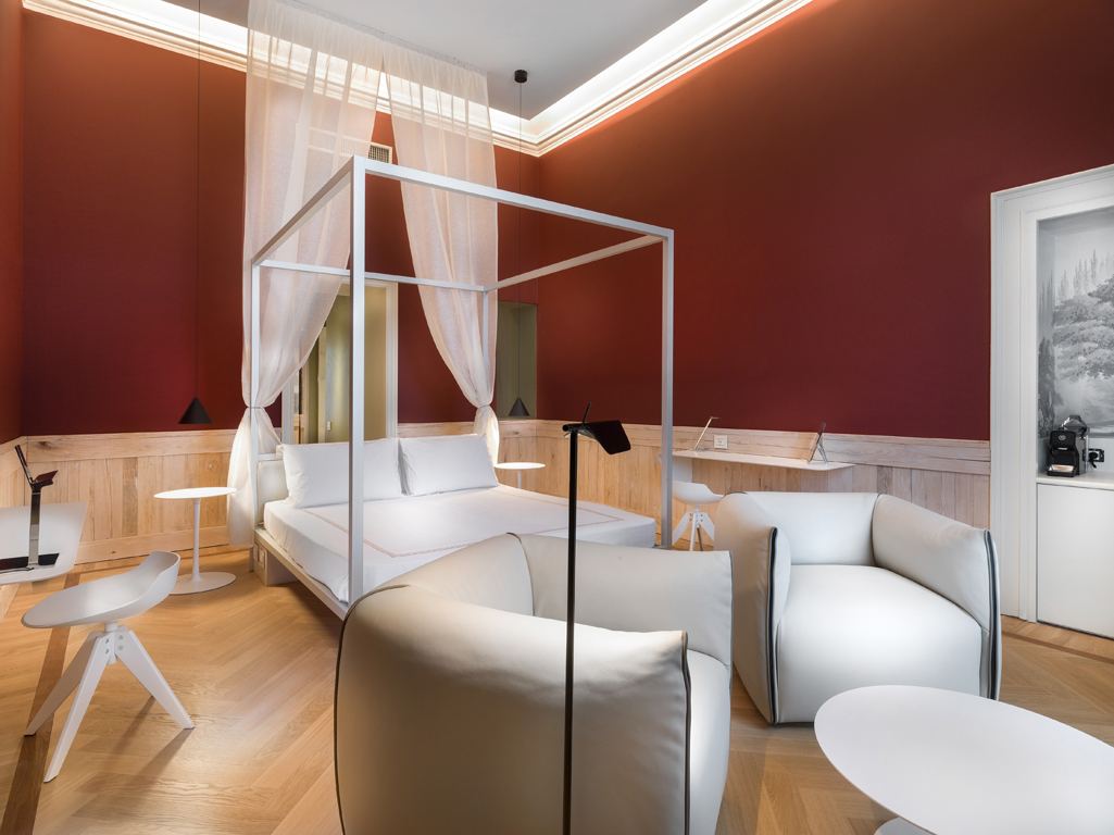 Suite JDF, progettata da Jacopo della Fontana, al TownHouse Duomo. Tutto l'arredamento della suite è MDF Italia