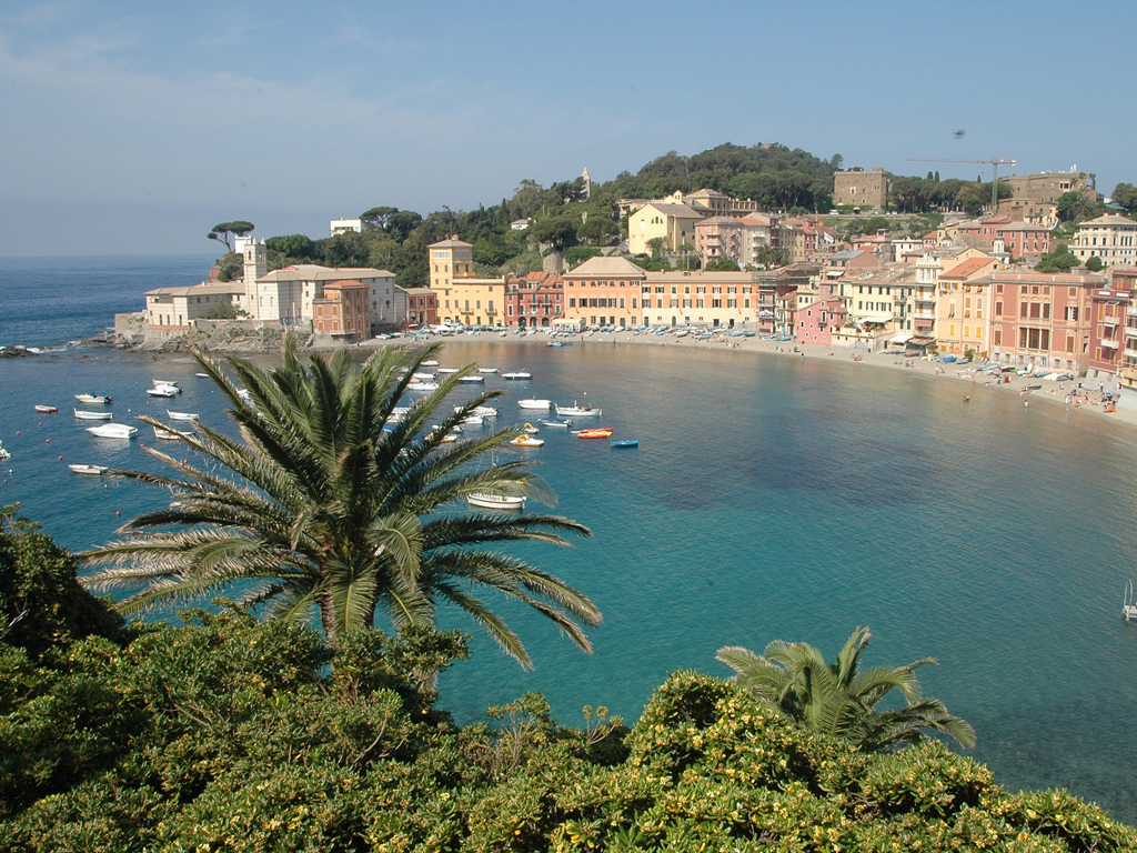Sestri Levante (Genova): la città dei due mari, si affaccia sulla Baia delle Favole e la Baia del Silenzio. Foto Archivio Agenzia Regionale “In Liguria”.