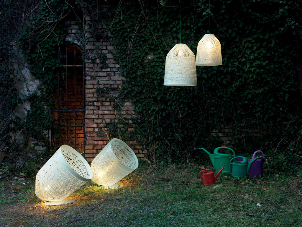 Karman. Lampada a sospensione e terra