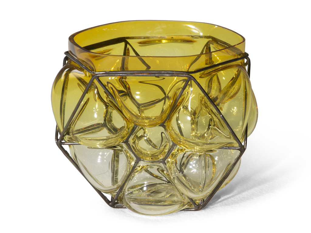 Natuzzi Italia. Vaso Pumpking. Forme tondeggianti e colore giallo sole.