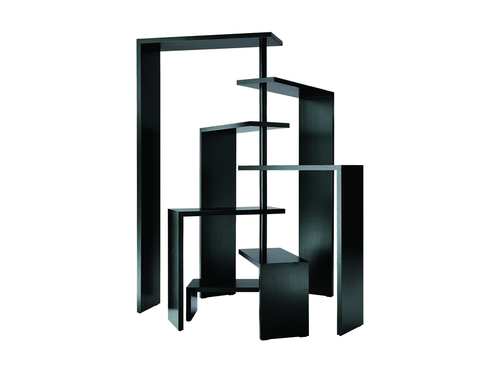 Zanotta. Mobile a ripiani rotanti Joy. Designer Achille Castiglioni (1989). Struttura composta da 5 o 7 ripiani in medium density fiberboard, verniciatura goffrata antigraffio nei colori bianco, nero, bordeaux o petrolio. Snodi portanti in acciaio verniciato nero nelle versioni nera, bordeaux o petrolio oppure bianco in versione bianca.