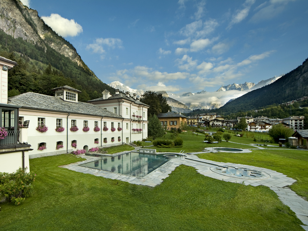 Pré-Saint-Didier. Valle d'Aosta. Veduta dello stabilimento termale.