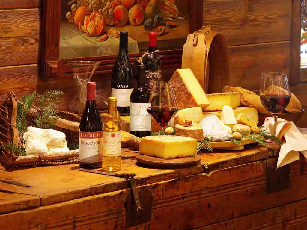 Pré-Saint-Didier. Valle d'Aosta. Vini e formaggi tipici della gastronomia valdostana.