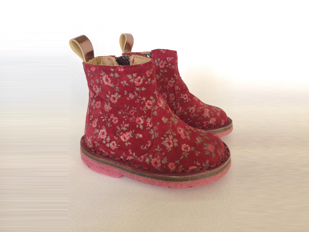 Pèpè Children Shoes. Modello S-LILI scamosciate con roselline.