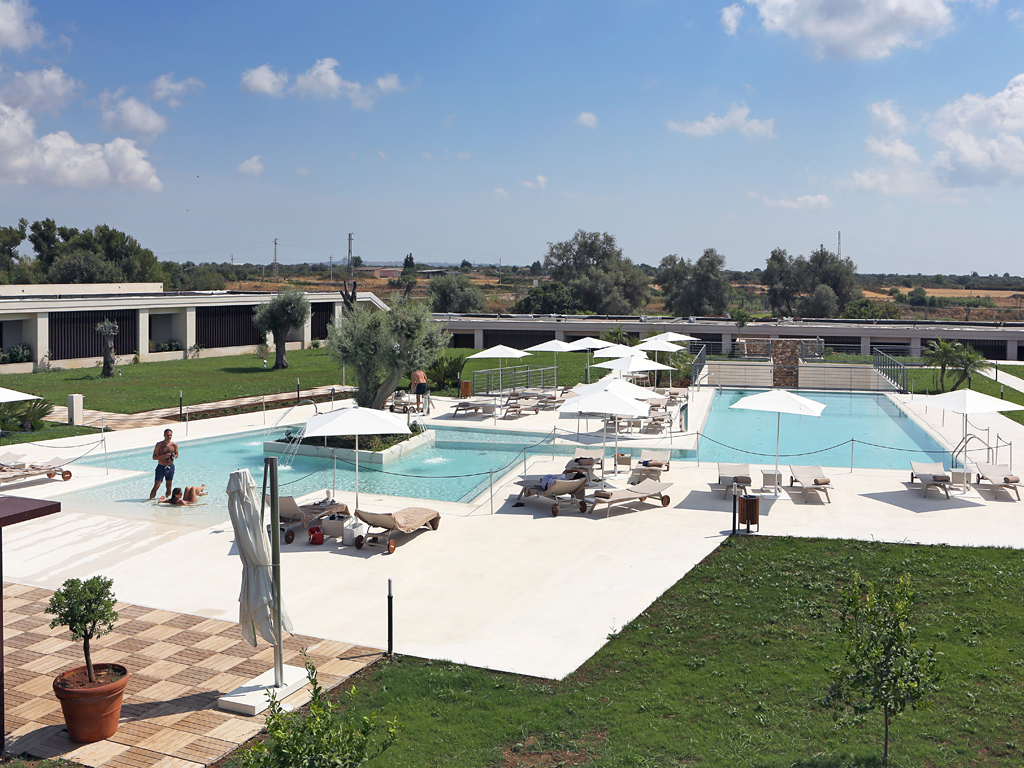 I Monasteri Golf Resort. La piscina.