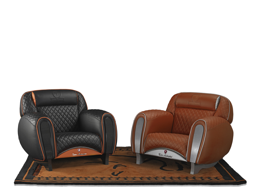 Tonino Lamborghini Casa. Poltrona Carbon Imola, fascino sportivo in pelle Vogue Sunset con banda bassa e cucitura tubolare in pelle Carbon Steel.