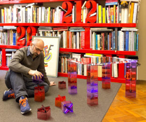 Kartell Kids. Tavolino "ClipClap" progettato da Ferruccio Laviani (nella foto).