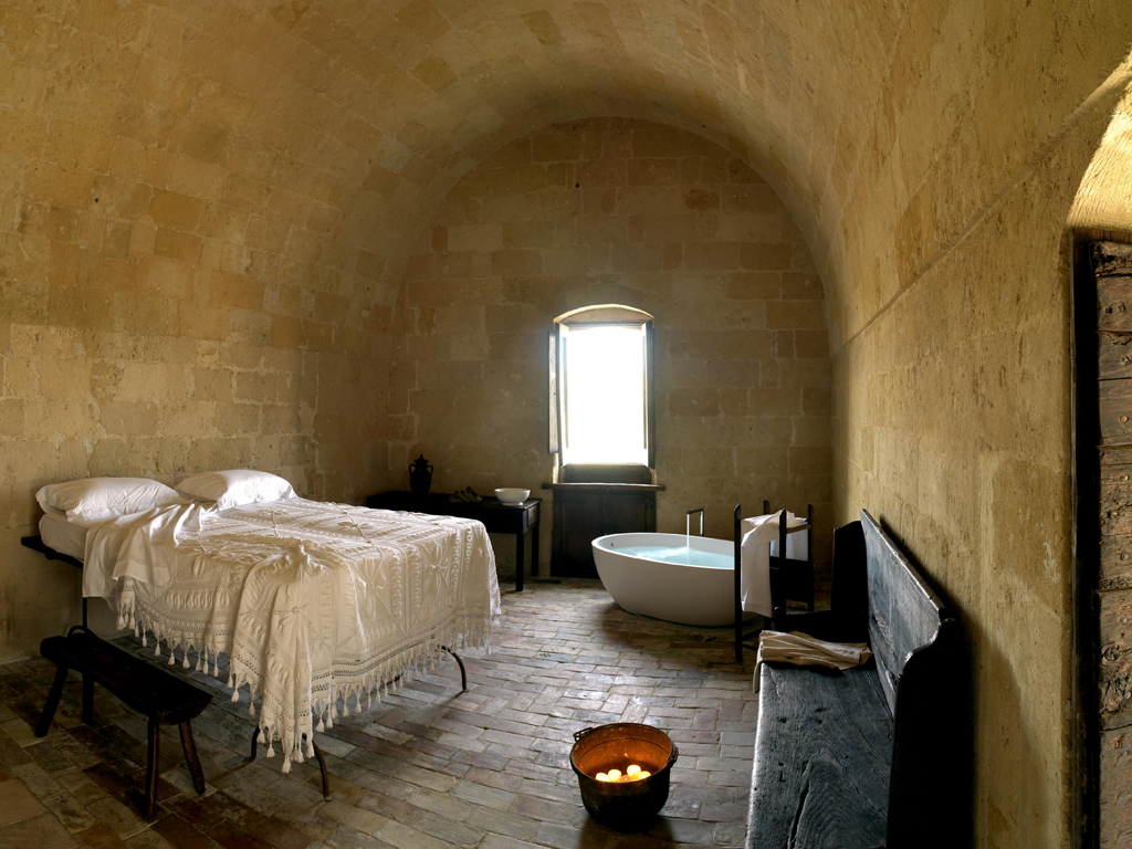 Sextantio Albergo Diffuso Le grotte della Civita. Grotta 19 Suite: 80 mq. si tratta di un vano unico