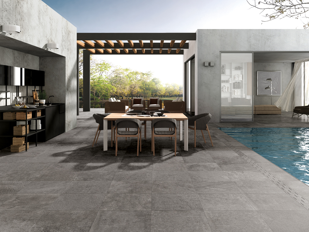 Blustyle by Cotto d’Este. “Living Stones” è un viaggio in Europa, alla scoperta delle più belle pietre naturali del continente riproposte in grès porcellanato. Nell'immagine una delle quattro proposte, “Basalt Grey”, pietra lavica, qui nella finitura grip, resistente e antiscivolo. “Living Stones” è prodotta in tre formati (90x90, 45x90, 60x60 cm) e tre finiture: 10 e 11mm in versione naturale e lappata e il nuovo 20mm nella finitura grip.