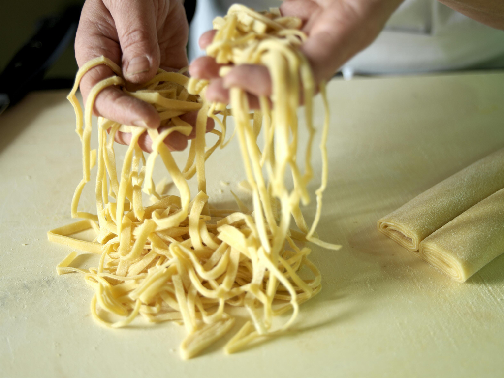 Santo Stefano di Sessanio. Sextantio Alberto Diffuso. La tradizione nelle cose più semplici come ad esempio la pasta a mano...