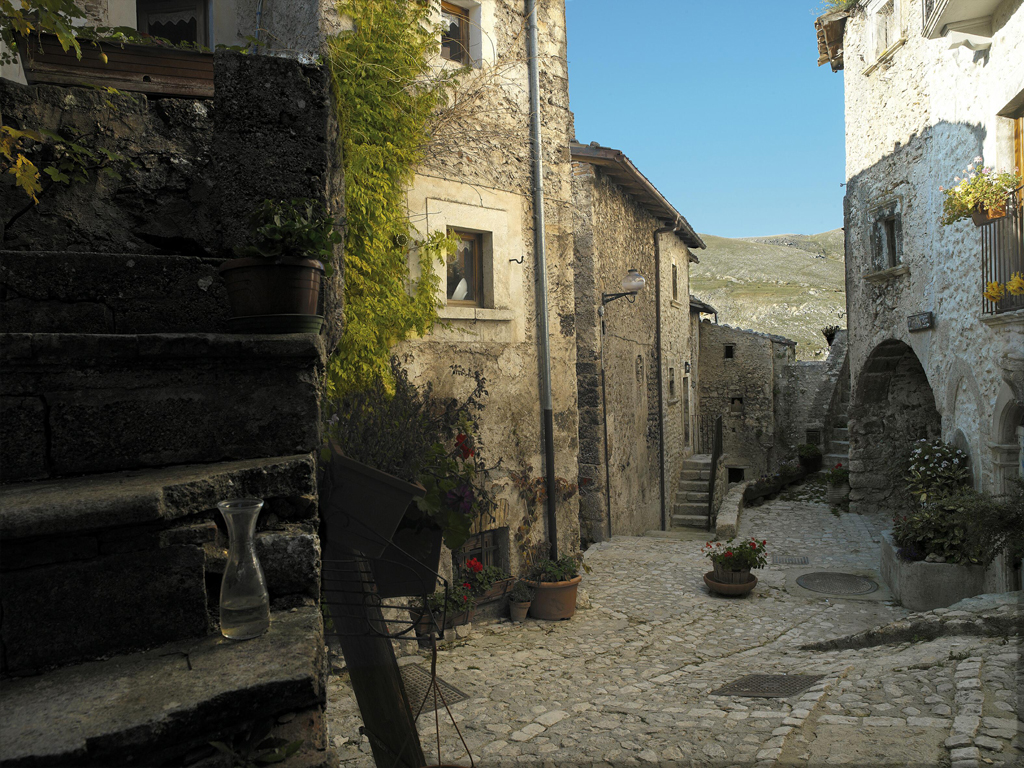 Sextantio Albergo Diffuso. Santo Stefano di Sessanio. La Porta Lorda.