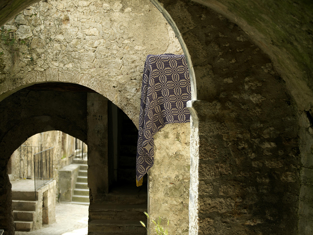 Sextantio Albergo Diffuso. Santo Stefano di Sessanio. Il recupero e il rilancio del borgo fanno parte di progetto condiviso con le organizzazioni locali. L'identità del paese è stata preservata. Tutti i materiali architettonici utilizzati sono originali.