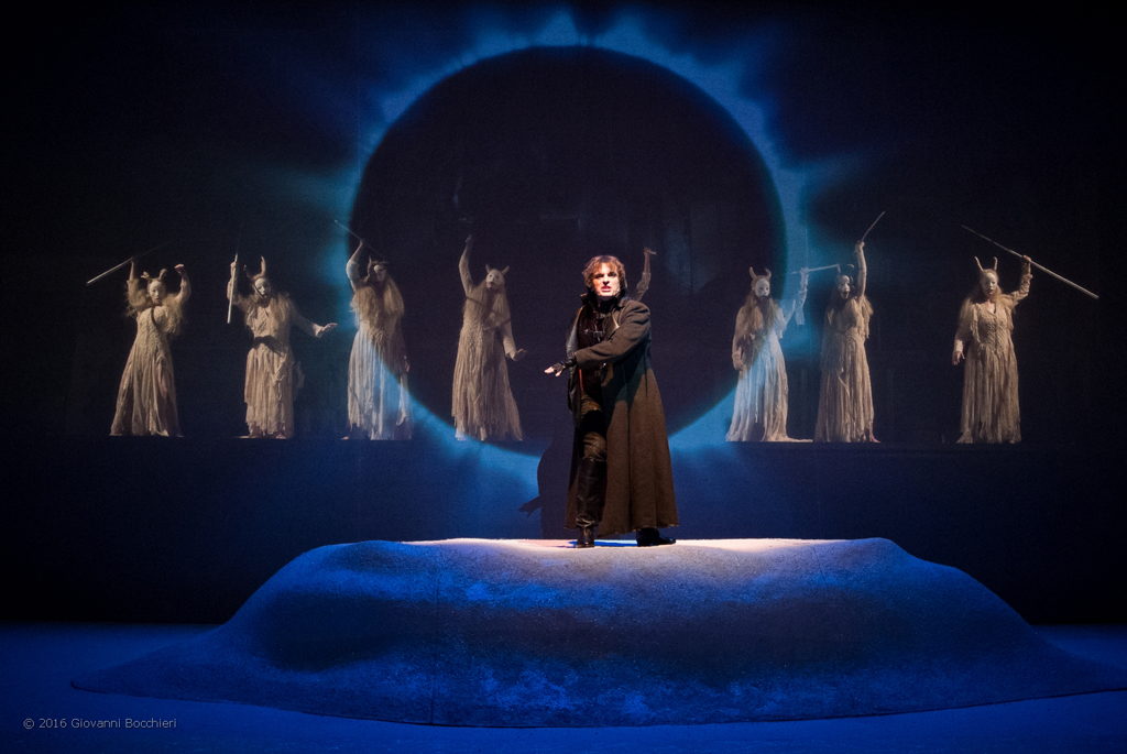 le baccanti recensione teatro menotti 2016