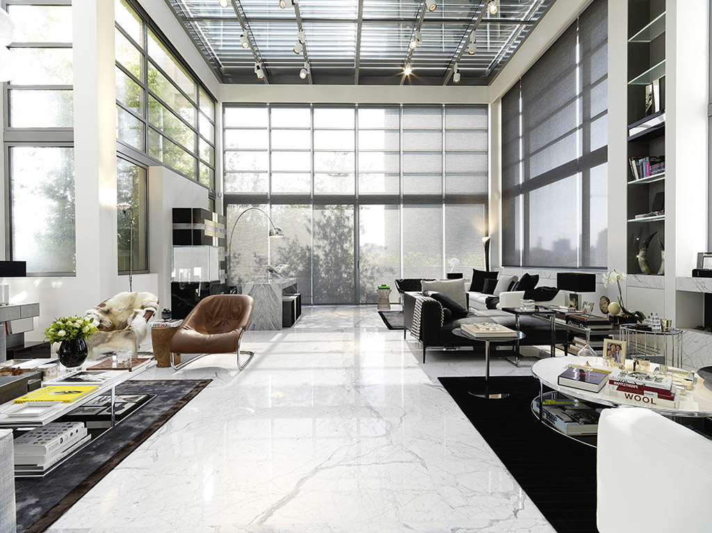 Penthouse progettata dall’architetto Fouad Naayem e il suo studio FNA&Partners con la consulenza della Lithos Design Source, divisione della Lithos Design. Il progettista lavora con un team di consulenti esperti di pietra naturale e delle sue applicazioni. Un interlocutore unico con il quale definire tutte le parti in marmo del progetto (foto Ima del Khoury).