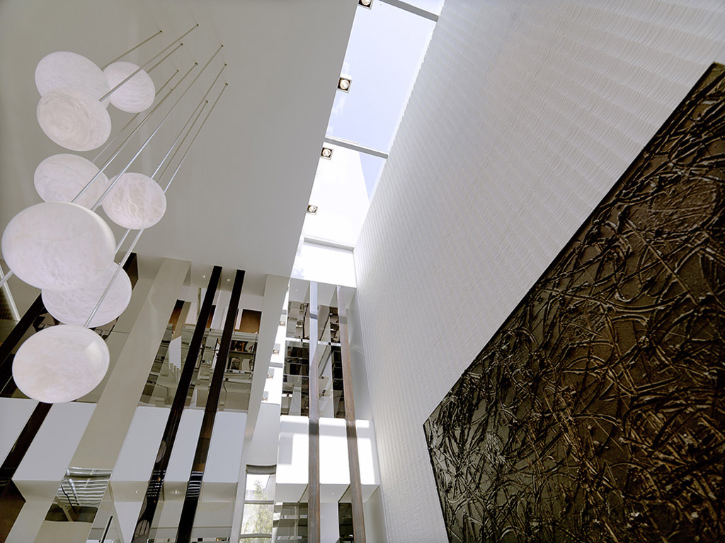 Penthouse progettata dall’architetto Fouad Naayem e il suo studio FNA&Partners. Lo studio si è avvalso della consulenza della Lithos Design e delle divisioni: Lithos Design Primes, Lithos Design Domino e Lithos Design Source (foto Ima del Khoury).