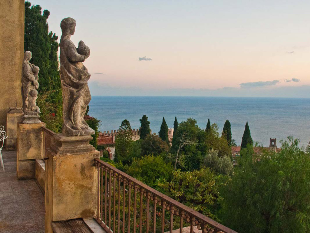Grandi Giardini Italiani. Casa Cuseni - Taormina, Messina.
