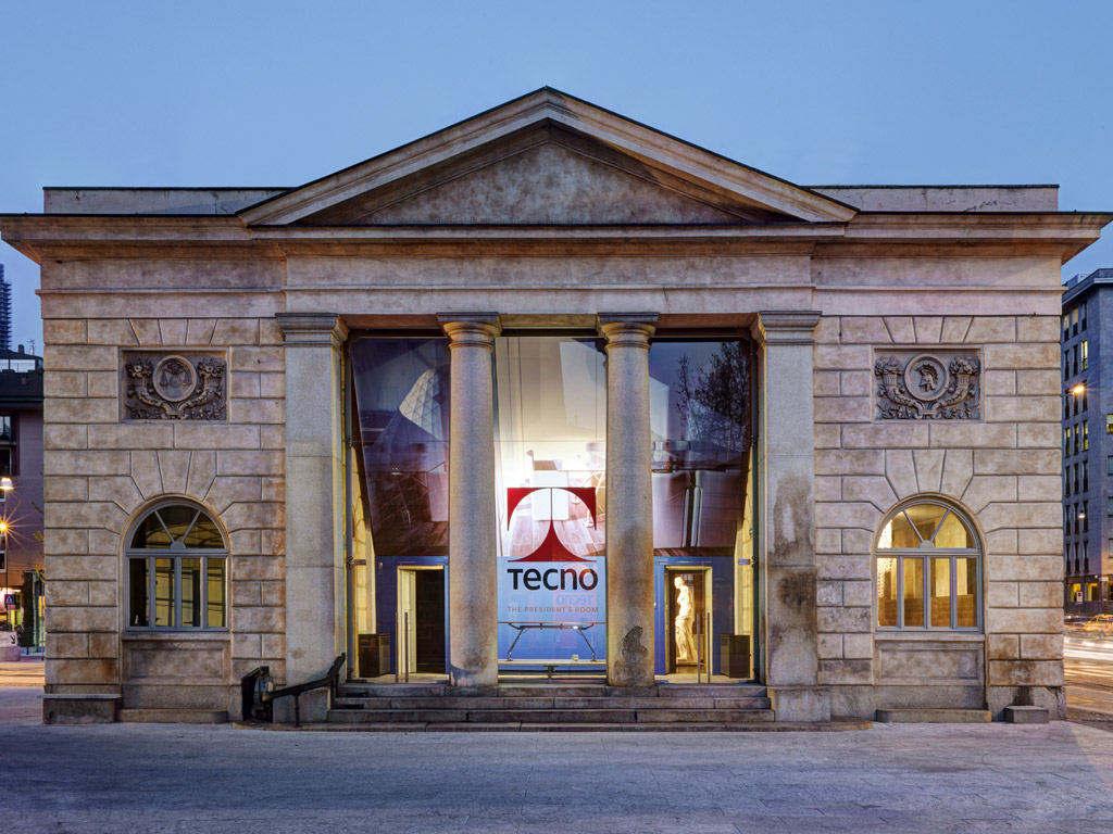 Tecno. Dopo un accurato intervento di restauro e riqualificazione funzionale, curato dall'Architetto Piero Lissoni, Tecno ha inaugurato nel 2008 la sua sede milanese presso i Caselli daziari di Porta Garibaldi (1826) in Piazza XXV Aprile.