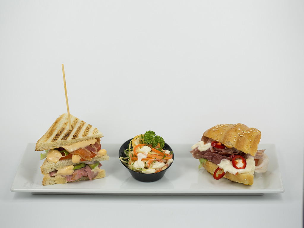 Le tre ricette ideate da Joe Bastianich e presentate al Ristorante Ricci di Milano, in occasione della serata/evento dedicata alle novità e alle iniziative che Hellmann's riserva ai food lovers italiani. Da sinistra Duck Club Sandwinch, Coleslaw e Italian Submarine.