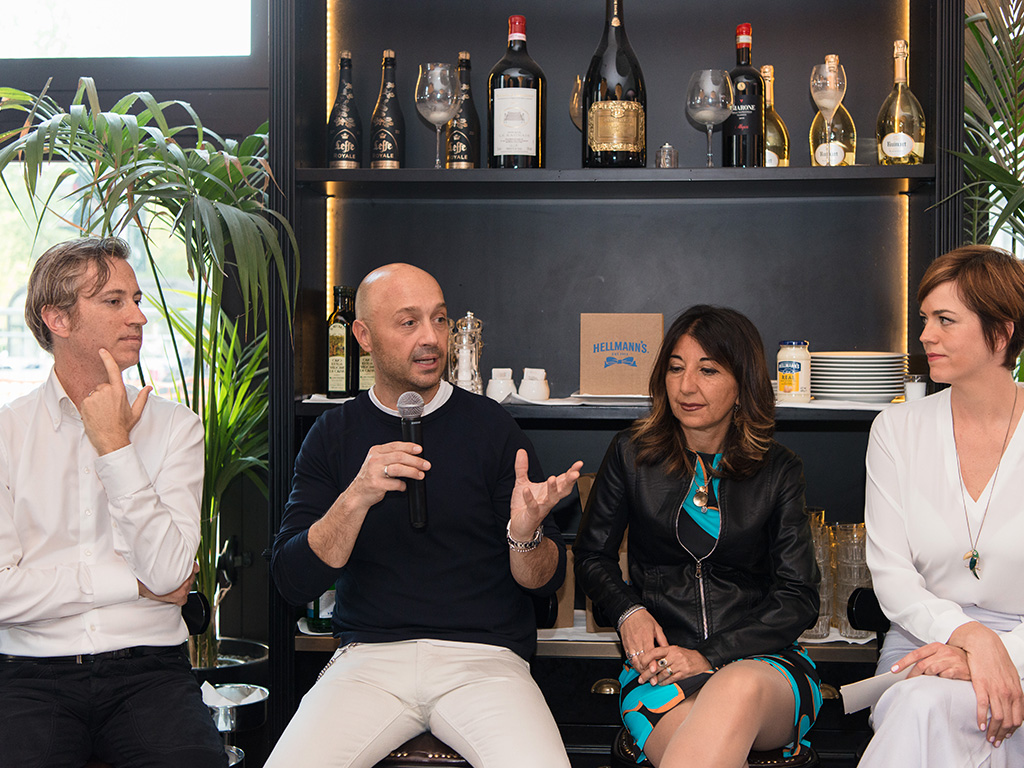 Evento Hellmann's del 12 aprile 2017 al Ristorante Ricci di Milano. L'angolo degli oratori, da sinistra verso destra: Massimiliano Caporuscio, Joe Bastianich, Claudia Trazza e Laurel Evans.