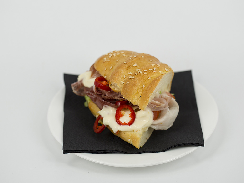 Nell'immagine la terza ricetta ideata da Joe Bastianich in occasione della serata Hellmann's al Ristorante Ricci di Milano. Si chiama Italian Submarine.