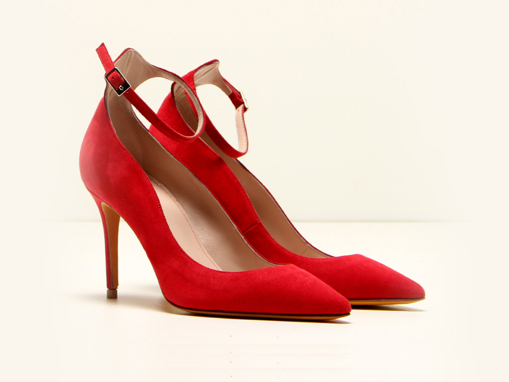 Michele Lopriore. Collezione Spring/Summer 2017. Décolleté con chiusura alla caviglia in camoscio rosso.