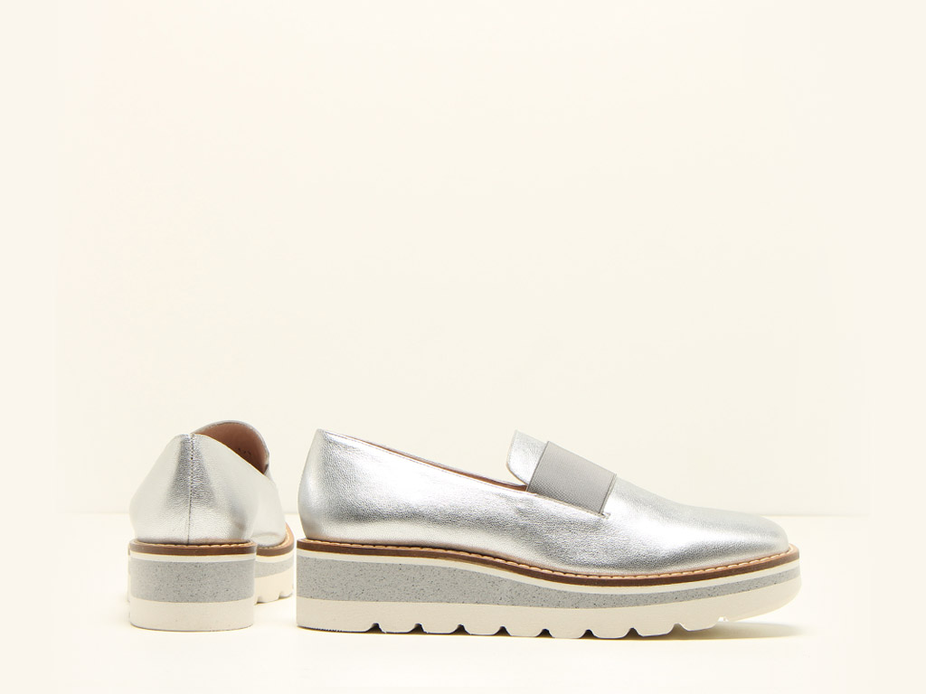 Michele Lopriore. Collezione Spring/Summer 2017. Sneaker para alta. Suola in gomma. Altezza para: quattro centimetri. Tonalità disponibili: camoscio blu e bottalato argento.