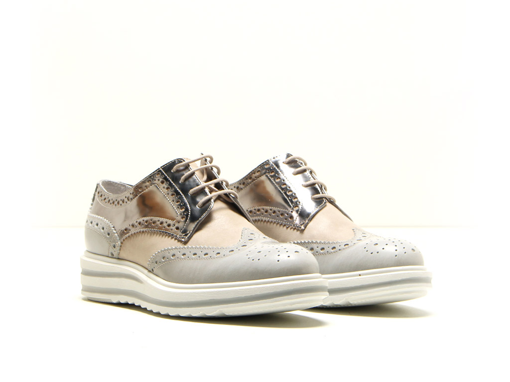 Michele Lopriore. Collezione Spring/Summer 2017. Francesina para alta. Suola in gomma. Altezza para: quattro centimetri. Tonalità disponibili: asport rock/perla specchio, cervo argento e pipita bianco.