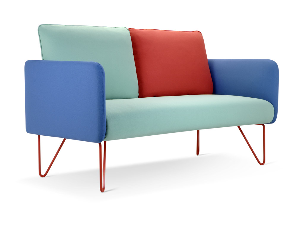 Adrenalina. Divano due posti Doumo. Design Setsu & Shinobu Ito. Rotondità e bombature rompono le linee rette che caratterizzano la struttura. Ideale per arredare spazi di lavoro o zone domestiche.