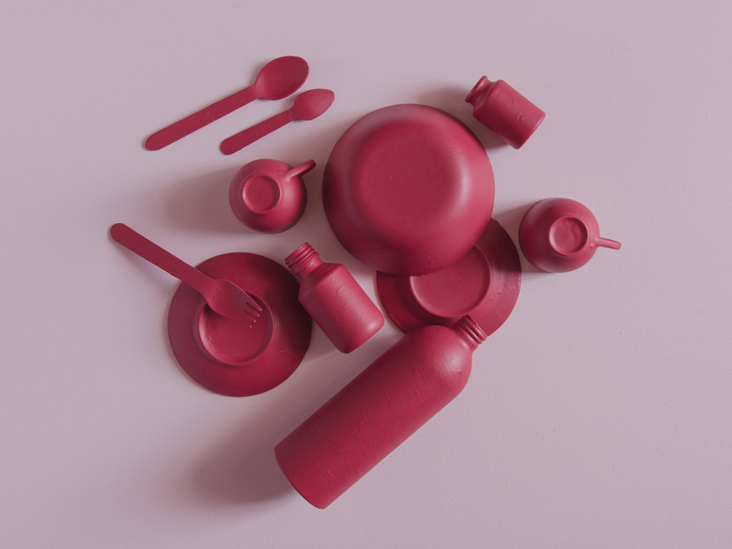 Wilson&Morris. La superficie d’appoggio realizzata in finitura Emulsion Matt colore Feminique cod. 1043, mentre gli oggetti sono stati dipinti con il colore Rosso Pompeano cod. 2023 nella finitura Emulsion Eggshell.