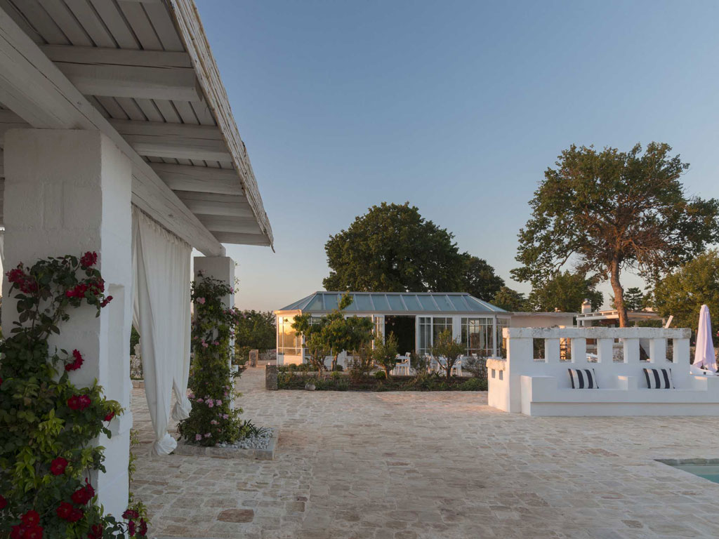 Tenuta del Lauro. Valle d’Itria, Locorotondo. Puglia. Una veduta della parte comune: il living.