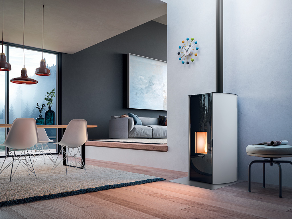 Palazzetti. Ecofire® Beatrice, stufa a pellet completamente ermetica, funziona solo con l’aria proveniente dell’esterno. Firmata dallo studio Marcarch Design di Marco Fumagalli per la forma concava della parte frontale è un inedito sul mercato. Ha vinto il premio internazionale Red Dot Award 2017 nella categoria Product Design. (Dimensioni LxPxH: 56x55x113 cm | Pesa kg. 116).