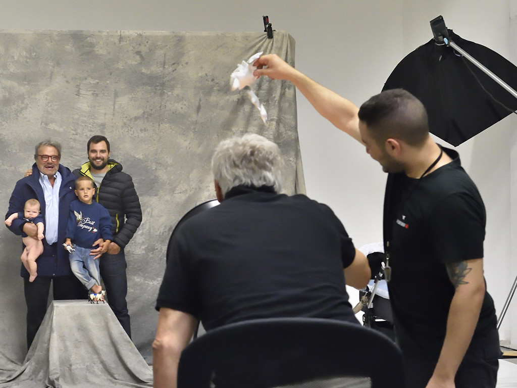 Best Company. Oliviero Toscani in posa con il figlio Rocco e i due nipoti per la campagna