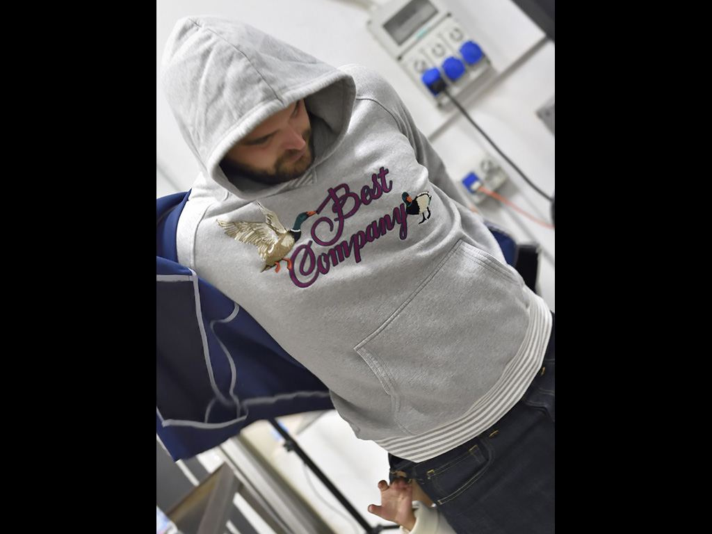 Best Company. Rocco Toscani indossa un capo della collezione Autunno/Inverno 2017-2018. Fall/Winter 2017-2018.