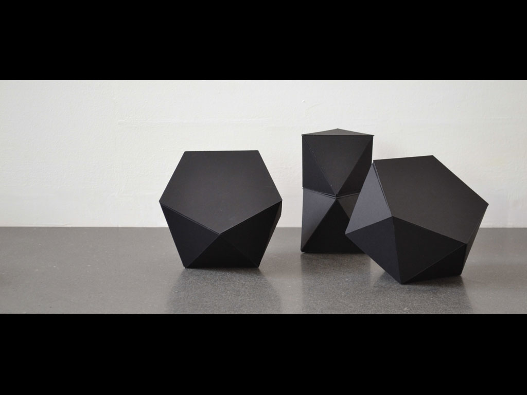 Cartèa. Boxes. Collezioni: “Autòs” pentagono e “Autòs” triangolo.