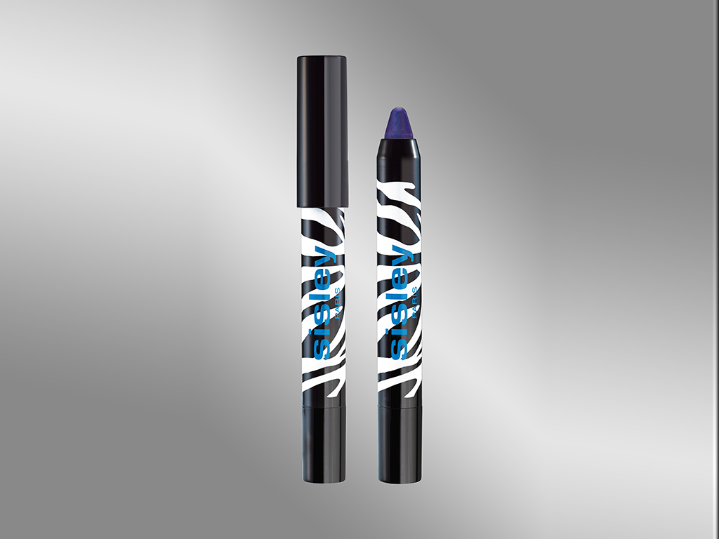 Sisley. “Phyto-Eye Twist” propongono una nuova forma di matita-twist jumbo per gli occhi, dai colori profondi ed esplosivi per elettrizzare lo sguardo.