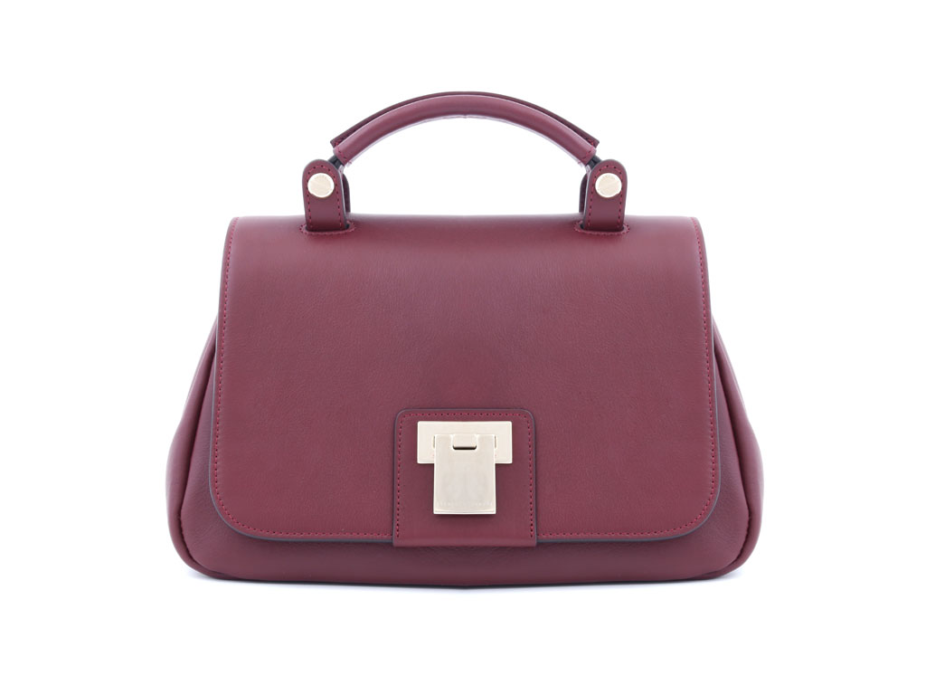 Fratelli Rossetti. Elegante cross body in morbida pelle con chiusura a battente coloro oro e viti personalizzate.