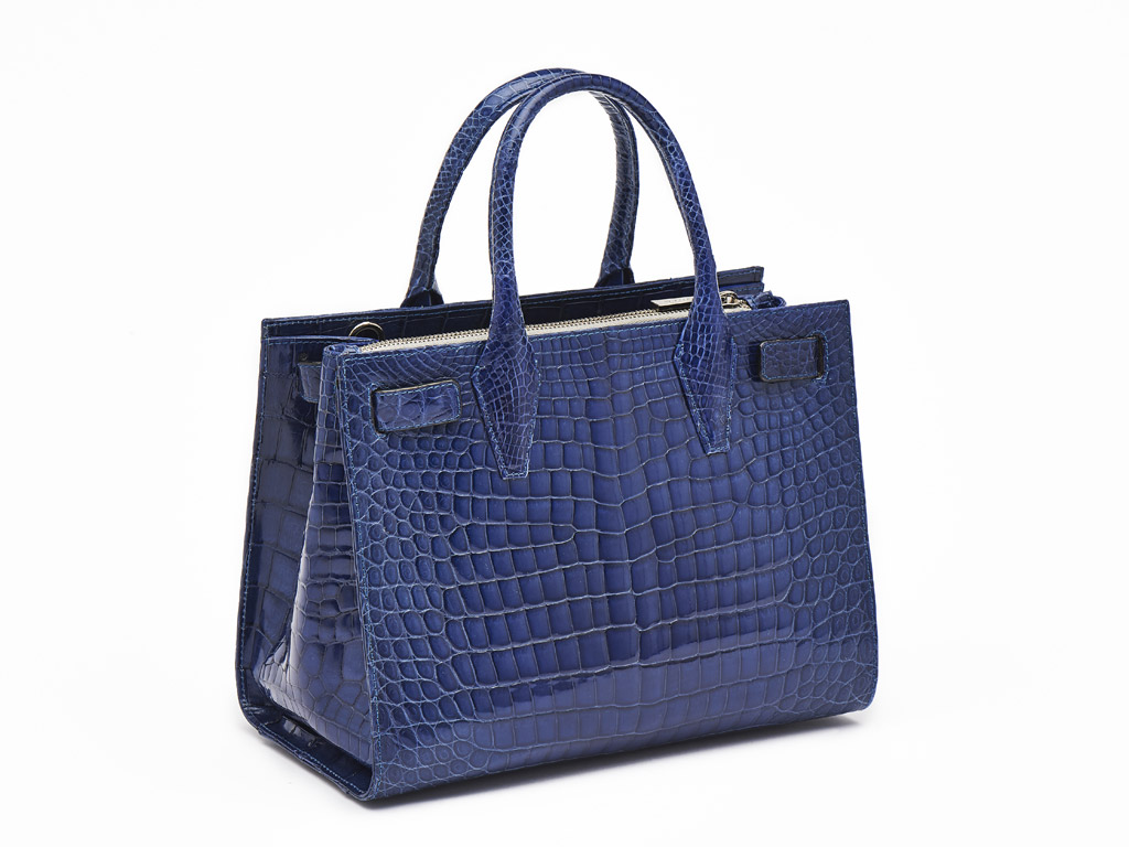 Parmeggiani. Borsa collezione “Brillante” in cocco lucido blu. Collezione Autunno/Inverno 2017-2018. Fall/Winter 2017-2018 Collection.