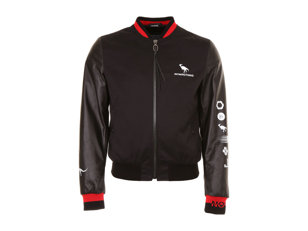 Lanvin su Coltortiboutique.com.
Bomber satin con maniche in agnello. Fall/Winter 2017-2018 Collection. Collezione Autunno/Inverno 2017-2018.