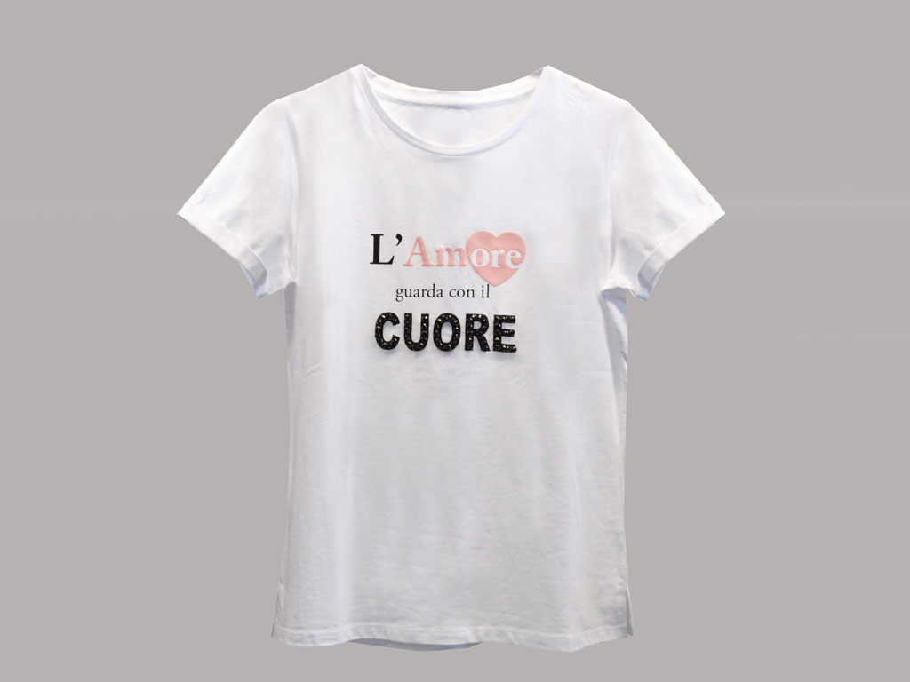 Motivi. La speciale t-shirt realizzata per “Il Festival dell’Amore” di cui Motivi è main partner.