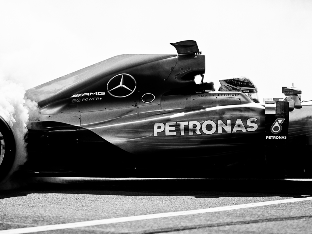 Tommy Hilfiger. Una delle vetture Mercedes-AMG Petronas Motorsport 2018 della scuderia che verranno presentate il 22 febbraio presso il circuito britannico di Silverstone.